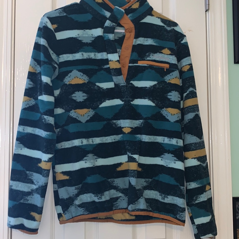 Columbia Pull over